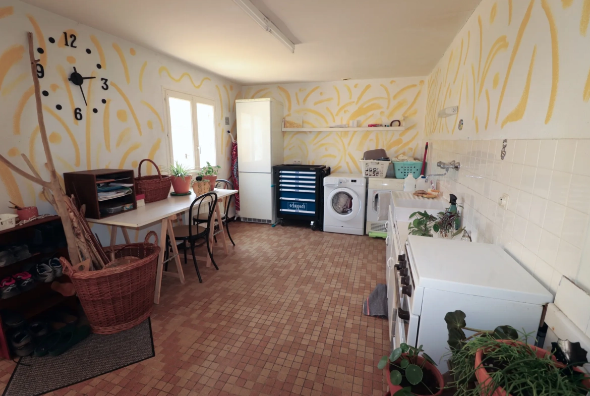 Maison à rénover de 2 chambres sur parcelle de 207 m² à Saint-Michel-Chef-Chef 