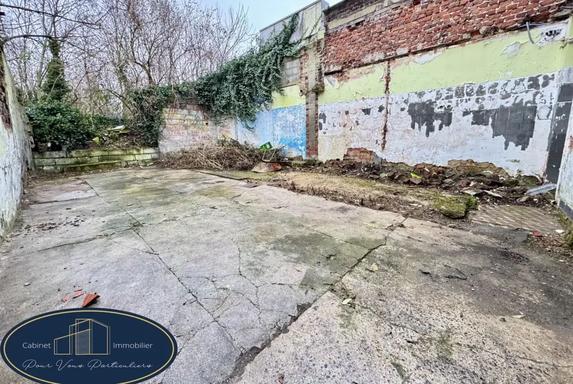 Maison semi-individuelle à Anzin de 184m² à rénover avec cour et cave 