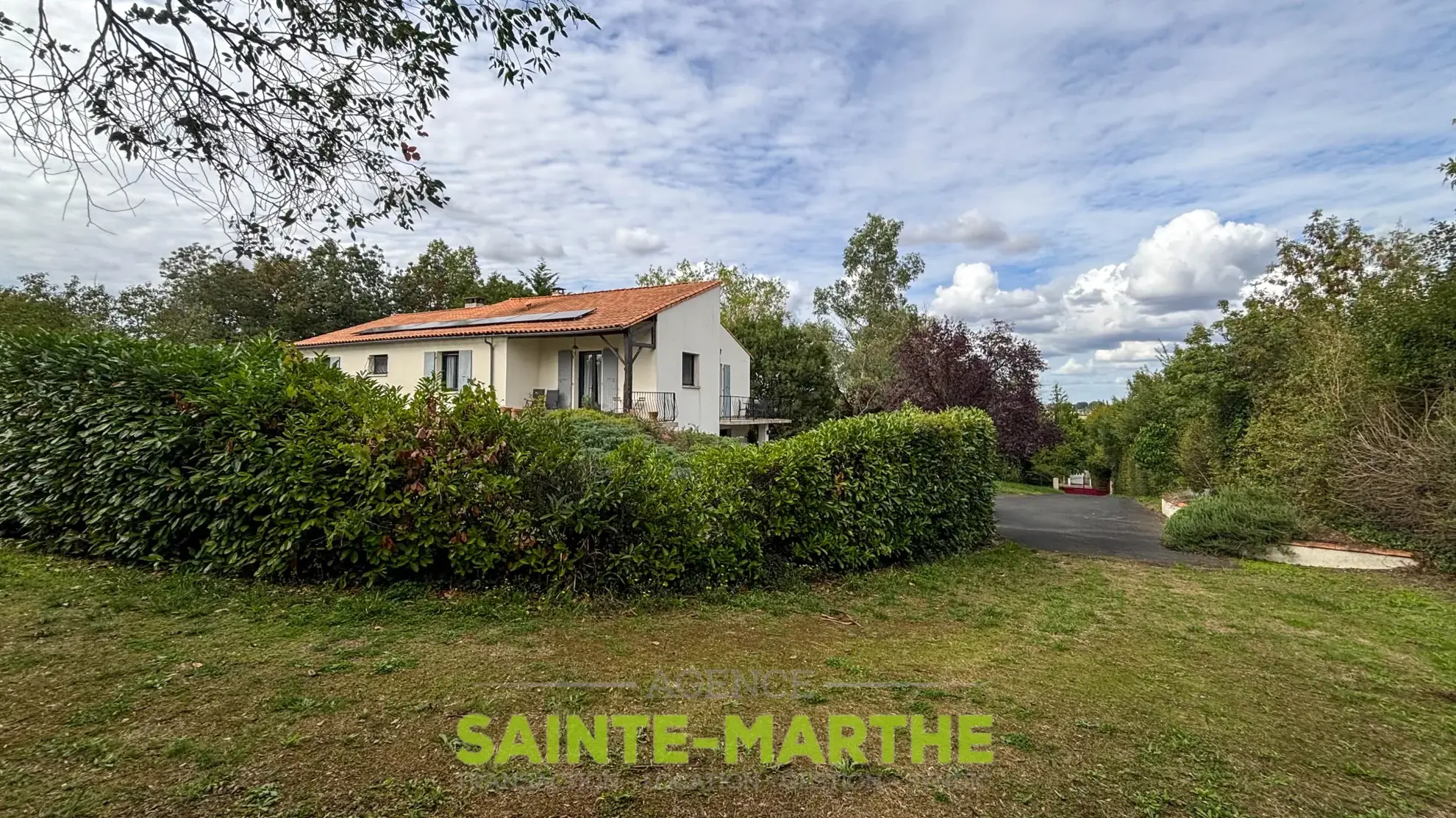 Villa à Bessines de 142 m² avec grand terrain et garage - 3 chambres 