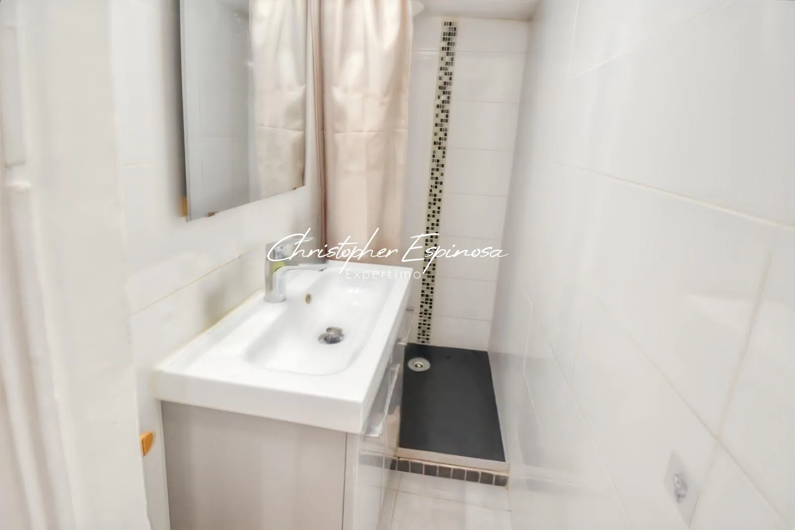 Studio rénové de 20 m² à Antibes, emplacement idéal en centre-ville 