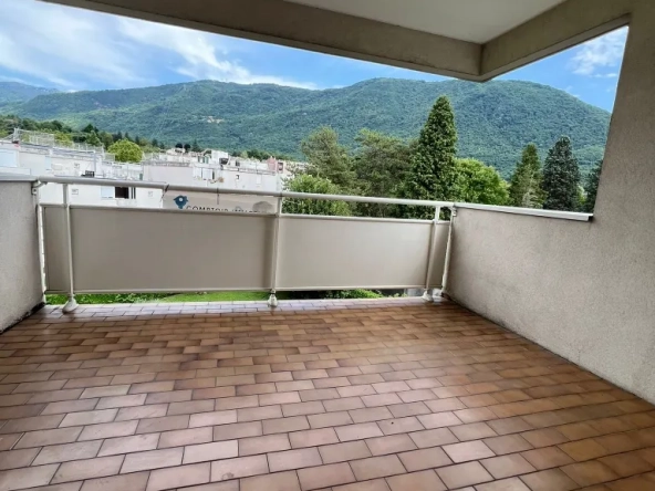 Appartement T2 lumineux avec terrasse et vue sur Chamrousse à Vizille (38)