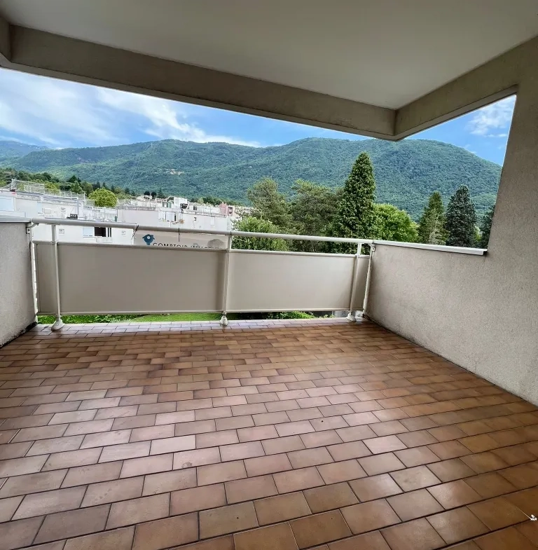 Appartement T2 lumineux avec terrasse et vue sur Chamrousse à Vizille (38) 