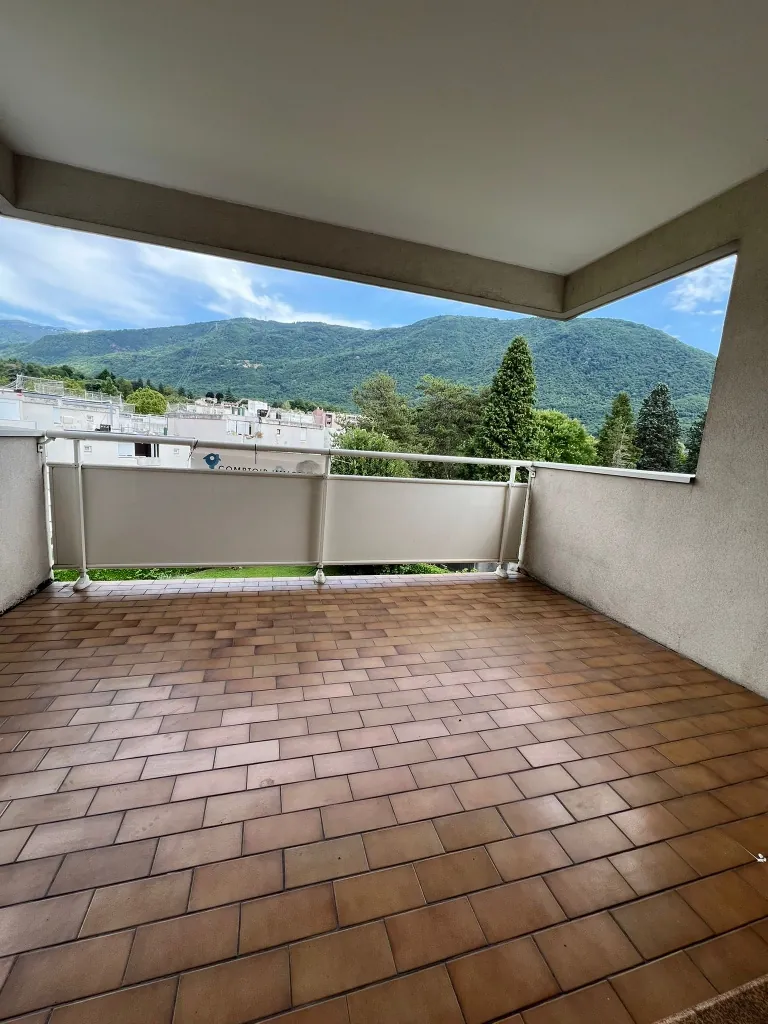Appartement T2 lumineux avec terrasse et vue sur Chamrousse à Vizille (38) 