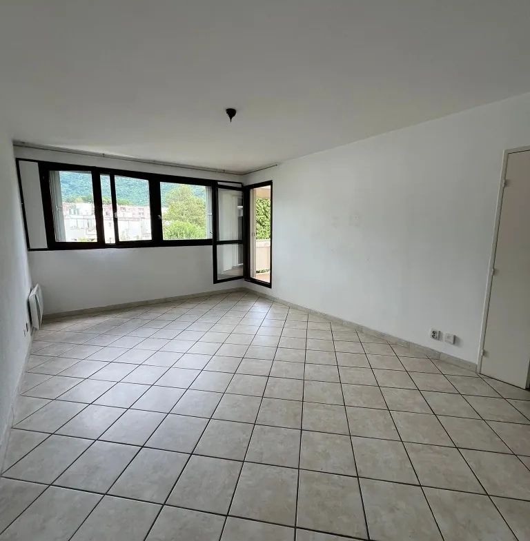 Appartement T2 lumineux avec terrasse et vue sur Chamrousse à Vizille (38) 