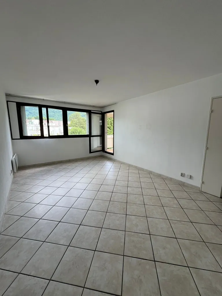 Appartement T2 lumineux avec terrasse et vue sur Chamrousse à Vizille (38) 
