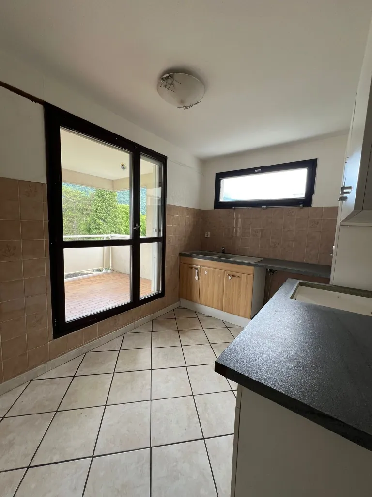 Appartement T2 lumineux avec terrasse et vue sur Chamrousse à Vizille (38) 