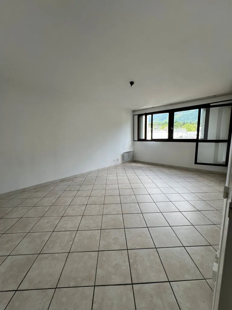 Appartement T2 lumineux avec terrasse et vue sur Chamrousse à Vizille (38) 