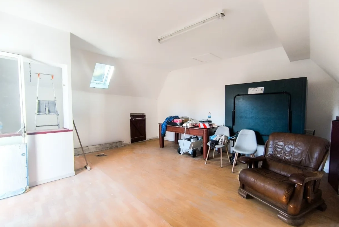 Ensemble immobilier à Chezy-sur-Marne avec maison de charme et potentiel de rénovation 