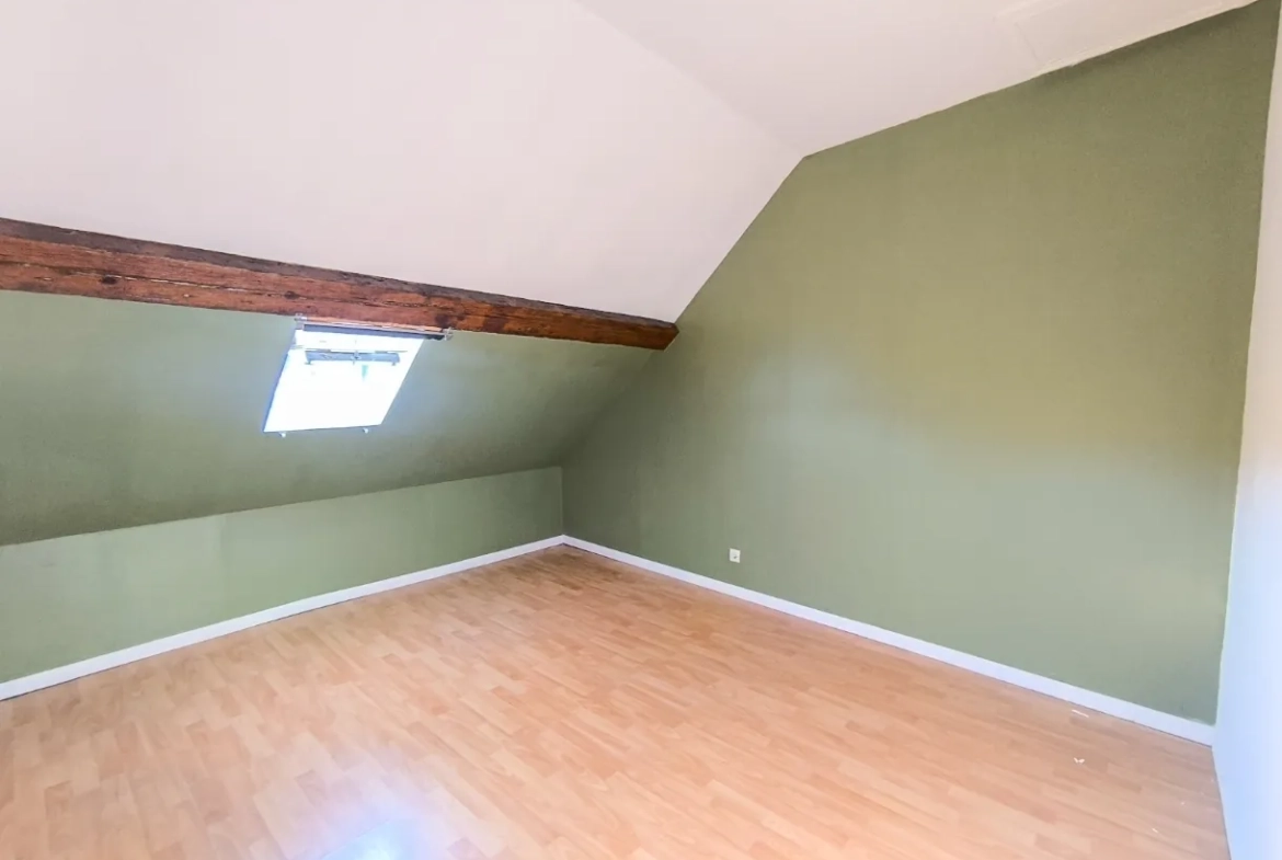 Ensemble immobilier à Chezy-sur-Marne avec maison de charme et potentiel de rénovation 