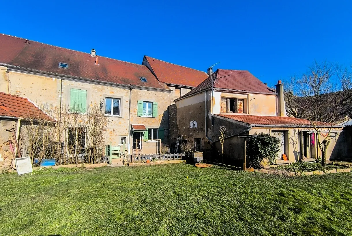 Ensemble immobilier à Chezy-sur-Marne avec maison de charme et potentiel de rénovation 