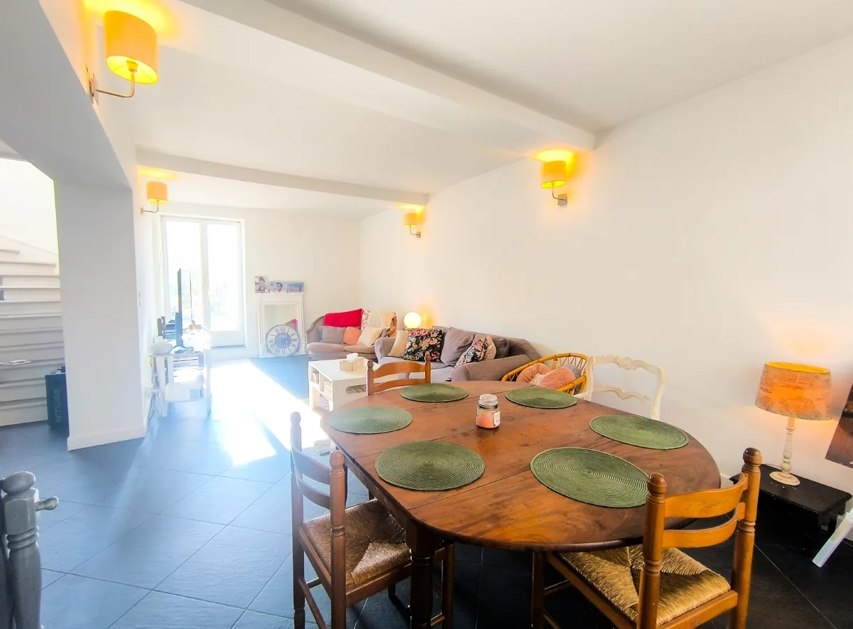 Ensemble immobilier à Chezy-sur-Marne avec maison de charme et potentiel de rénovation 