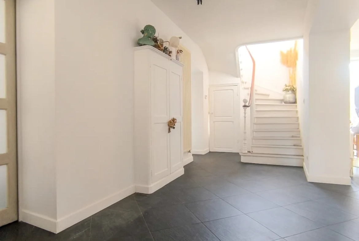 Ensemble immobilier à Chezy-sur-Marne avec maison de charme et potentiel de rénovation 