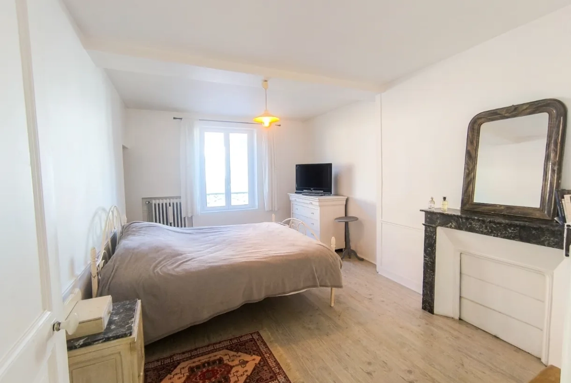 Ensemble immobilier à Chezy-sur-Marne avec maison de charme et potentiel de rénovation 