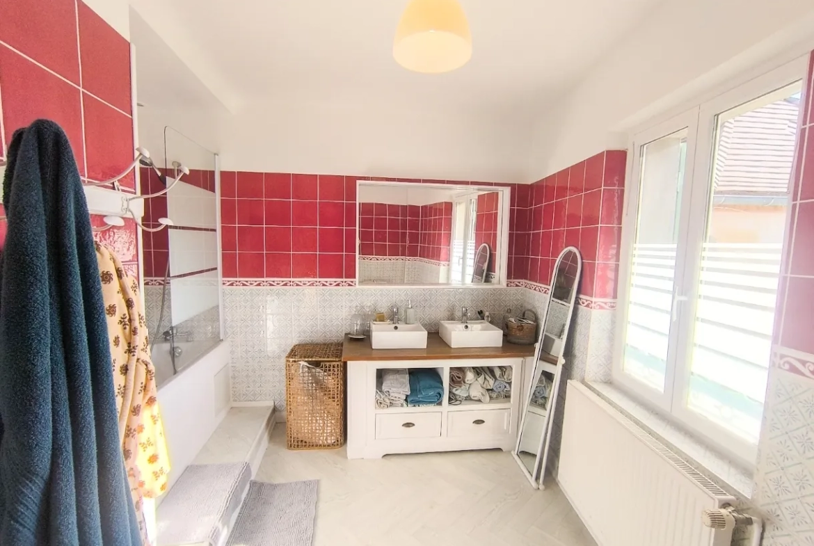 Ensemble immobilier à Chezy-sur-Marne avec maison de charme et potentiel de rénovation 