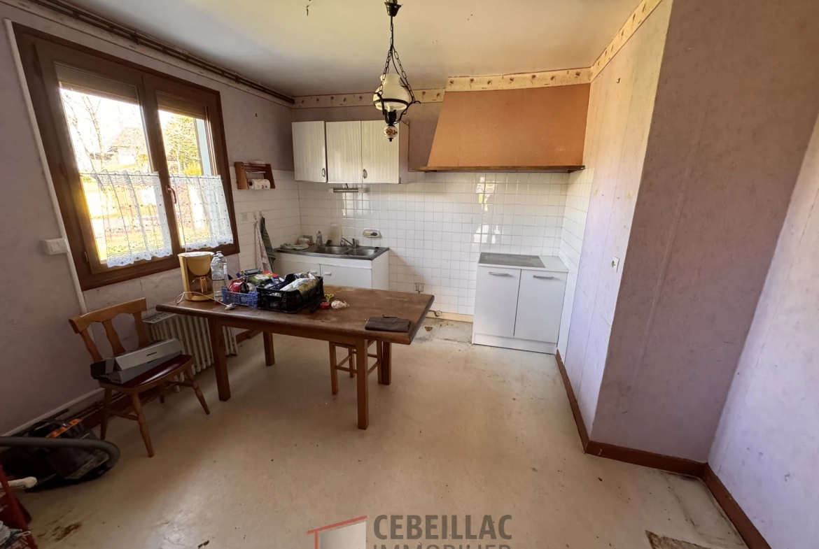 Maison individuelle à Ségur-Les-Villas avec terrain et garages – 3 chambres 