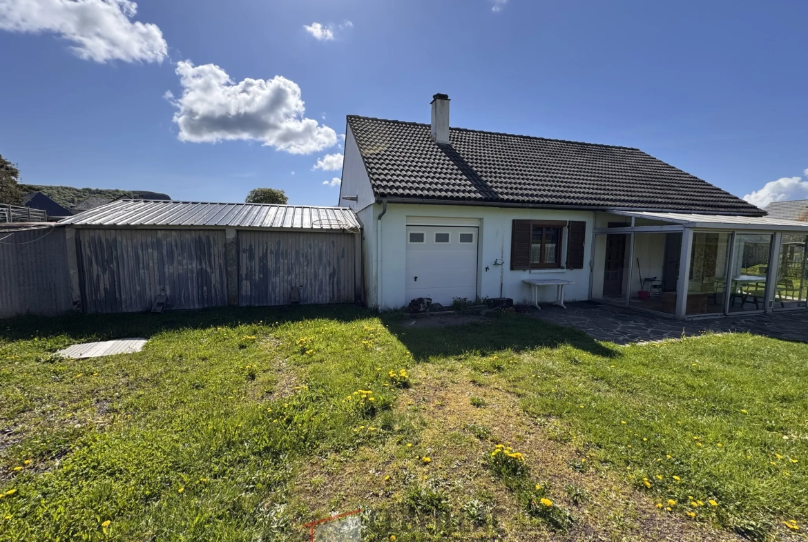 Maison individuelle à Ségur-Les-Villas avec terrain et garages – 3 chambres 