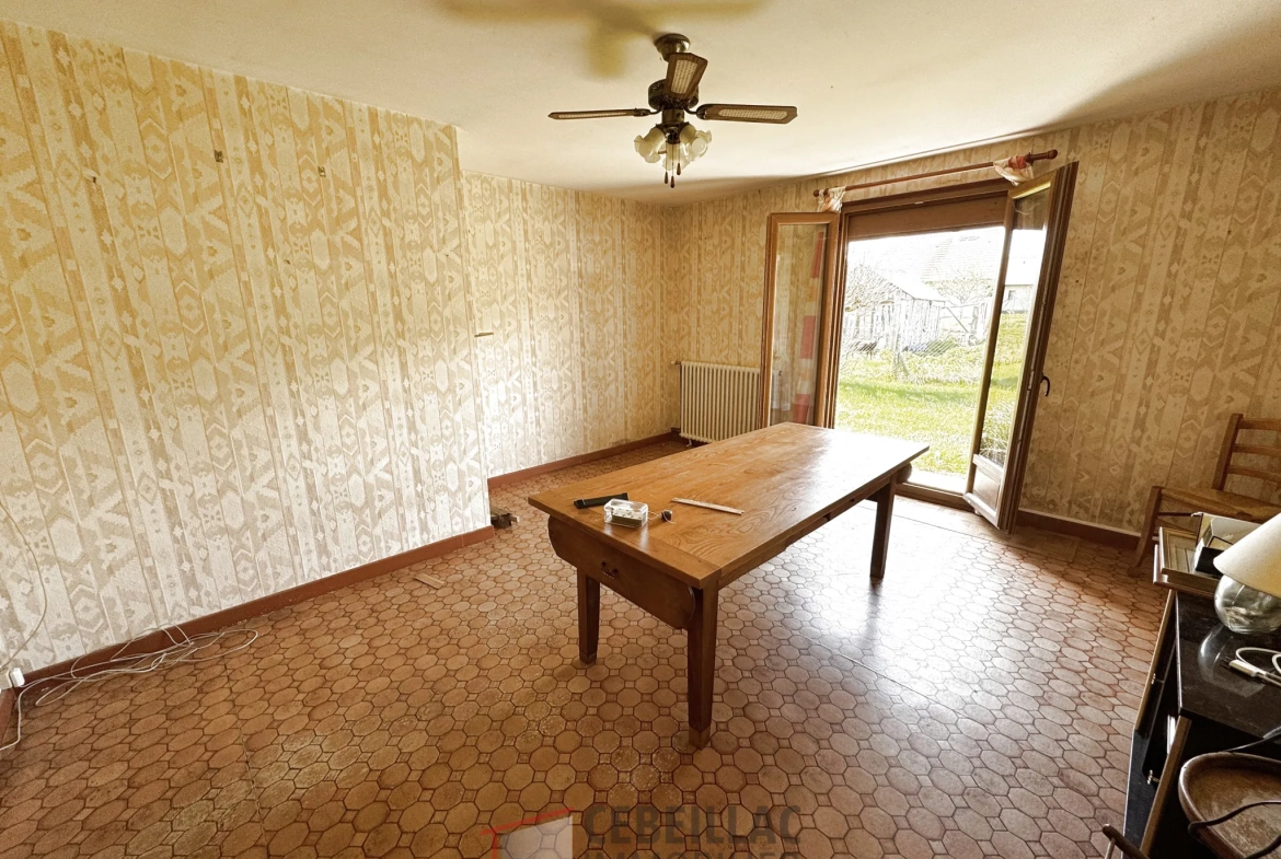 Maison individuelle à Ségur-Les-Villas avec terrain et garages – 3 chambres 