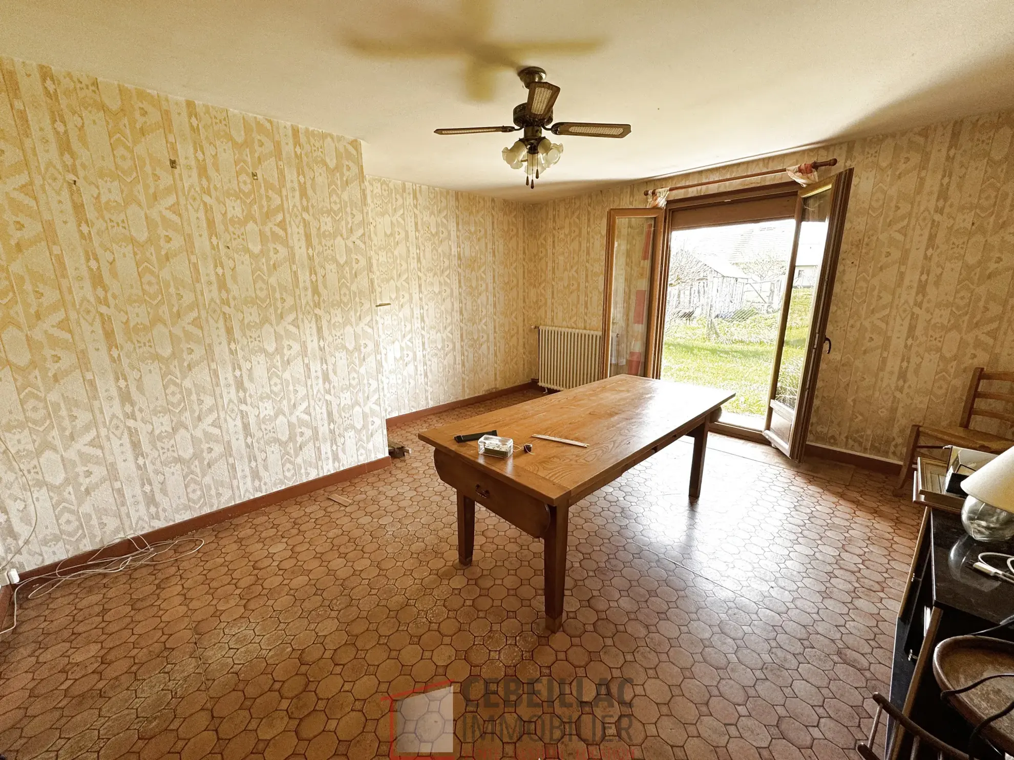 Maison individuelle à Ségur-Les-Villas avec terrain et garages – 3 chambres 