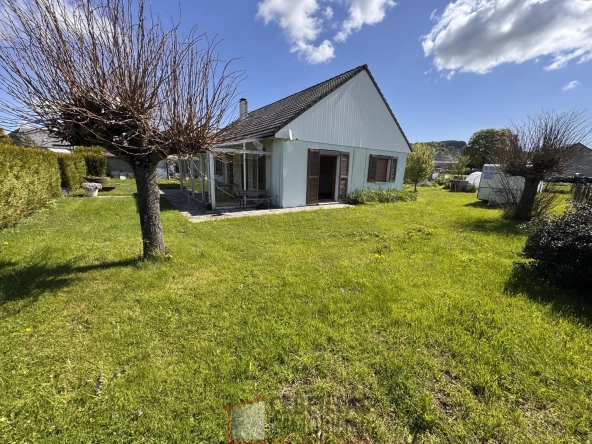 Maison individuelle à Ségur-Les-Villas avec terrain et garages – 3 chambres