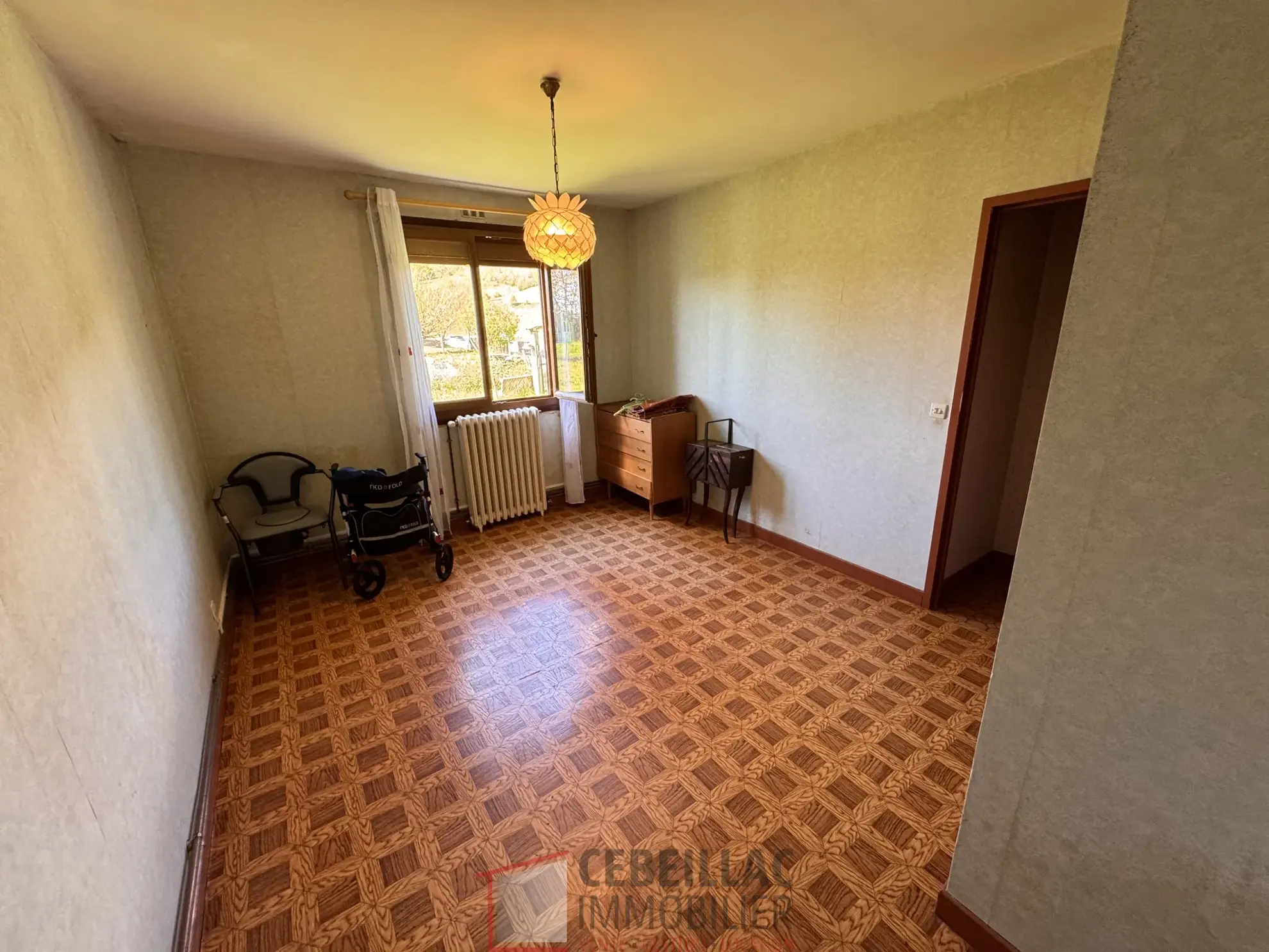 Maison individuelle à Ségur-Les-Villas avec terrain et garages – 3 chambres 