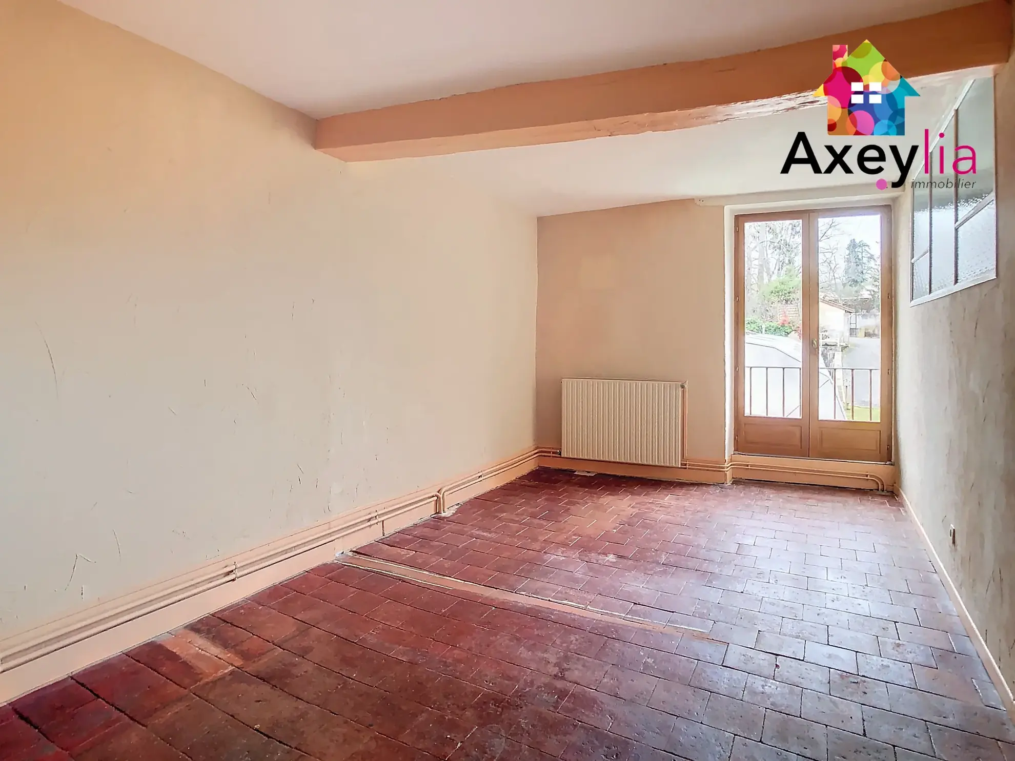 Maison à vendre à Marcigny avec 2 chambres et cour privée - Opportunité à saisir 