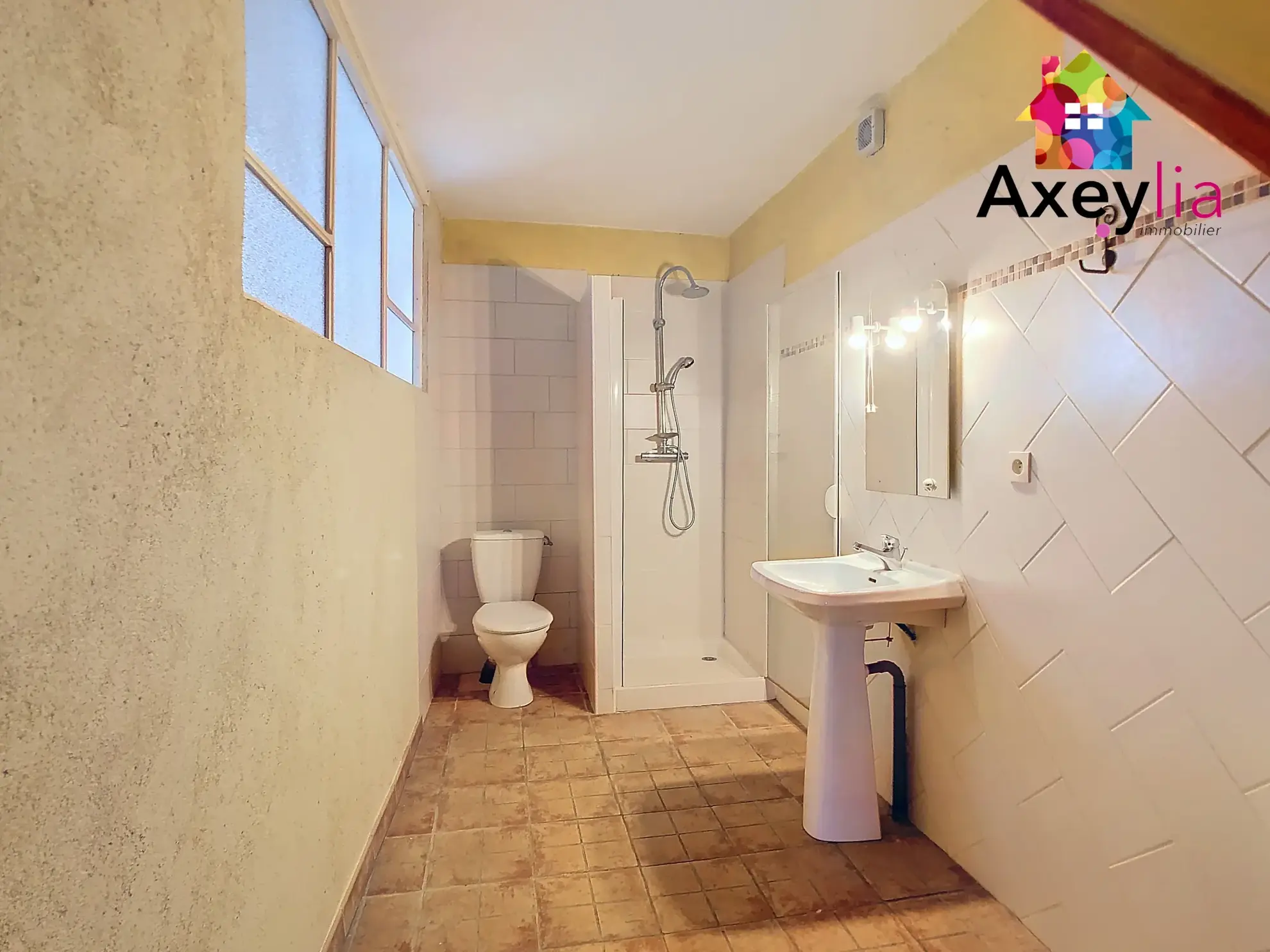 Maison à vendre à Marcigny avec 2 chambres et cour privée - Opportunité à saisir 