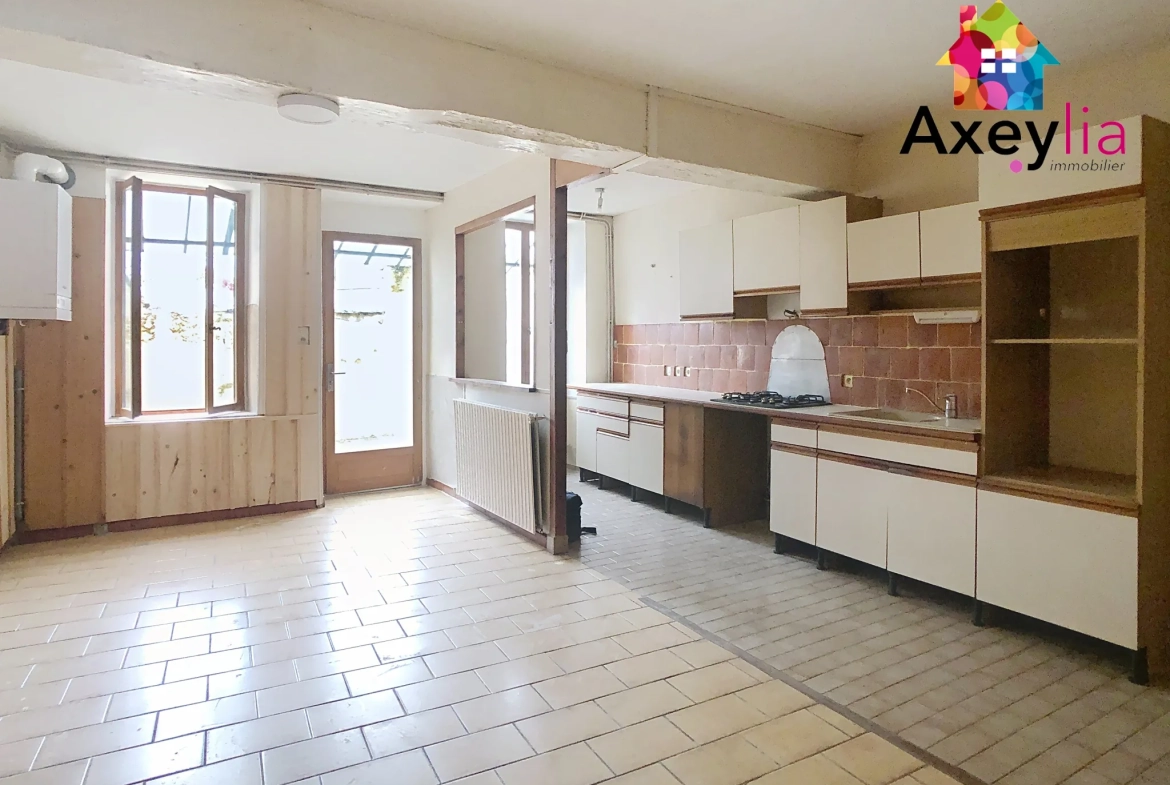 Maison à vendre à Marcigny avec 2 chambres et cour privée - Opportunité à saisir 
