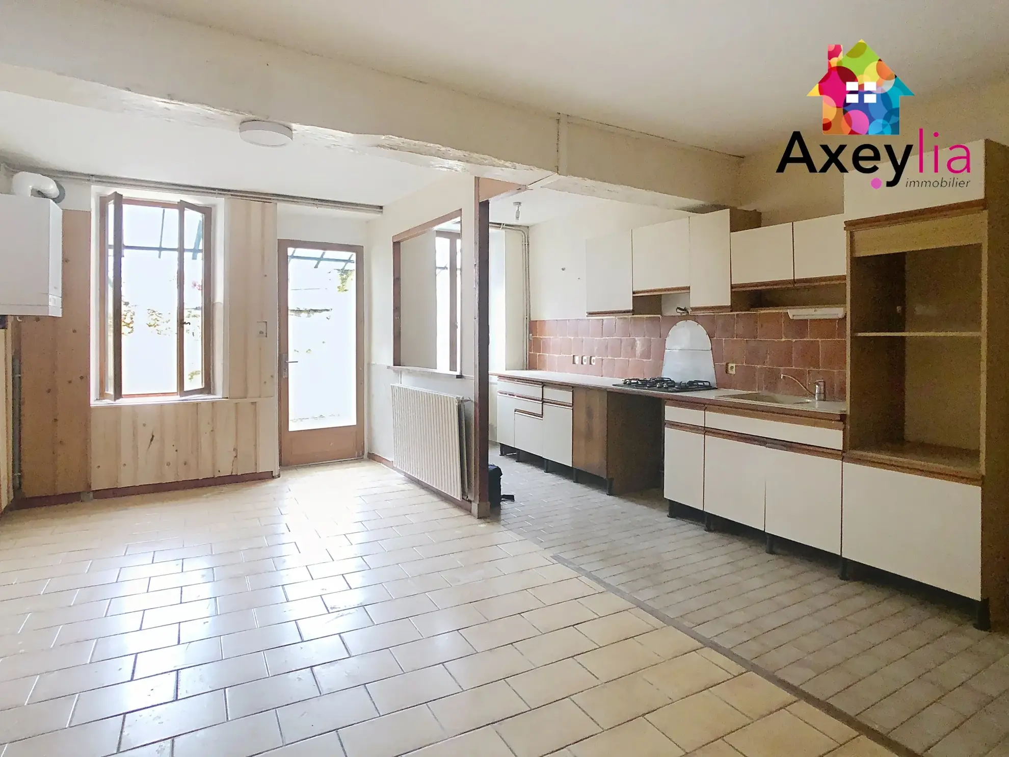 Maison à vendre à Marcigny avec 2 chambres et cour privée - Opportunité à saisir 