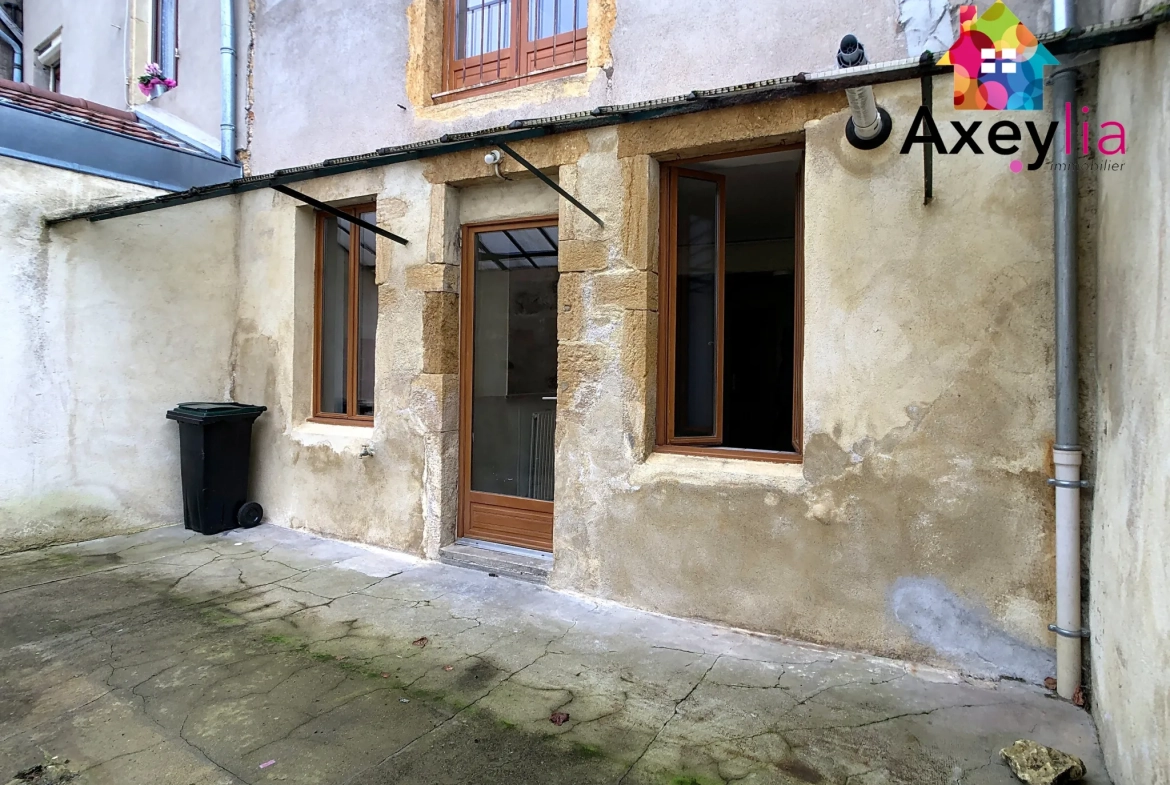 Maison à vendre à Marcigny avec 2 chambres et cour privée - Opportunité à saisir 