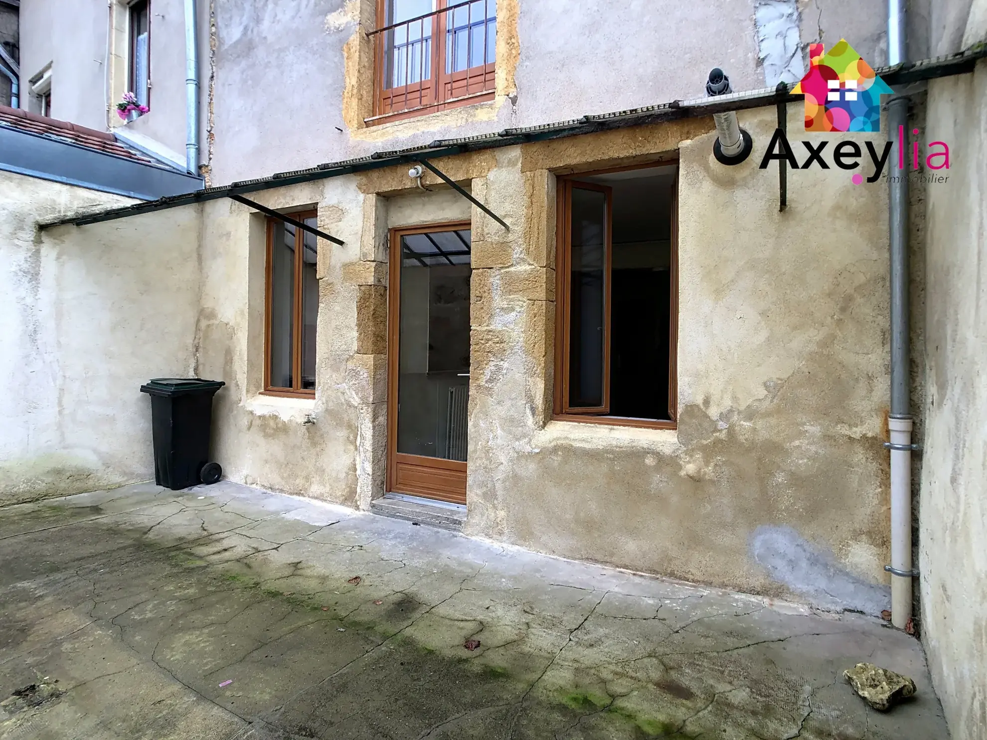 Maison à vendre à Marcigny avec 2 chambres et cour privée - Opportunité à saisir 