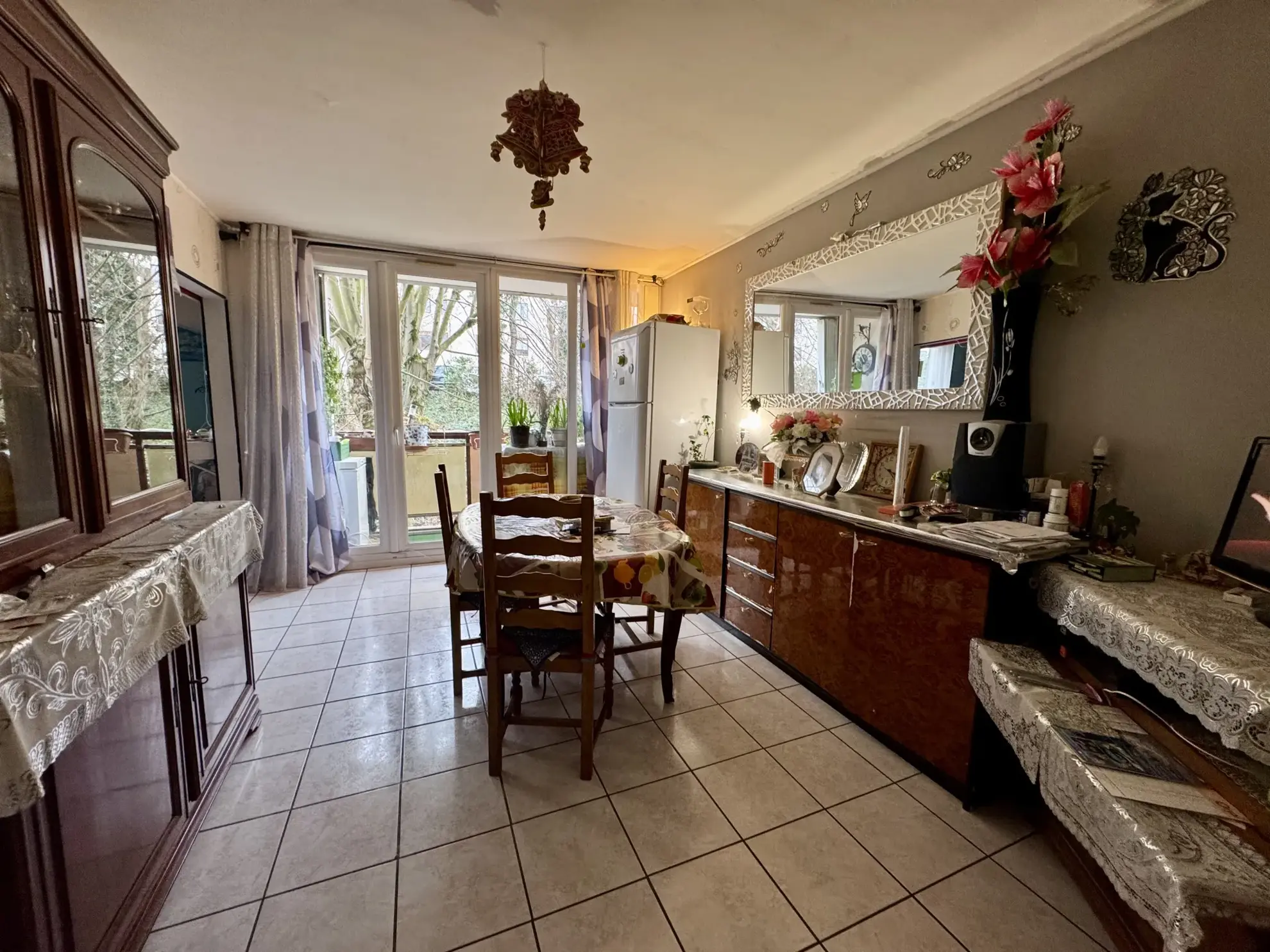 Appartement F5 à Clichy-sous-Bois avec balcon, parking et cave - 83 m² 