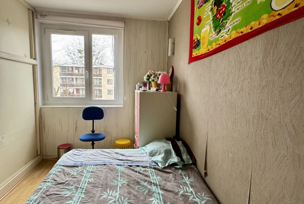 Appartement F5 à Clichy-sous-Bois avec balcon, parking et cave - 83 m² 