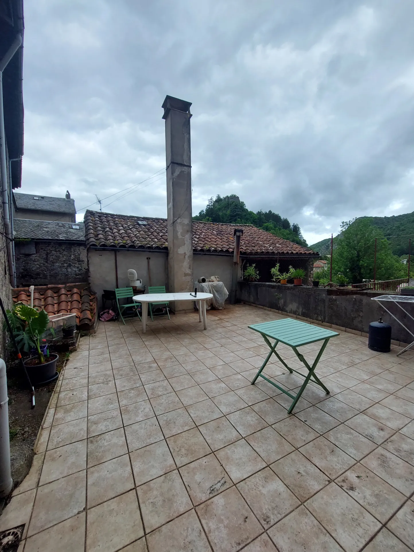 Maison de village avec local commercial et terrasses à Brusque - Vue campagne 