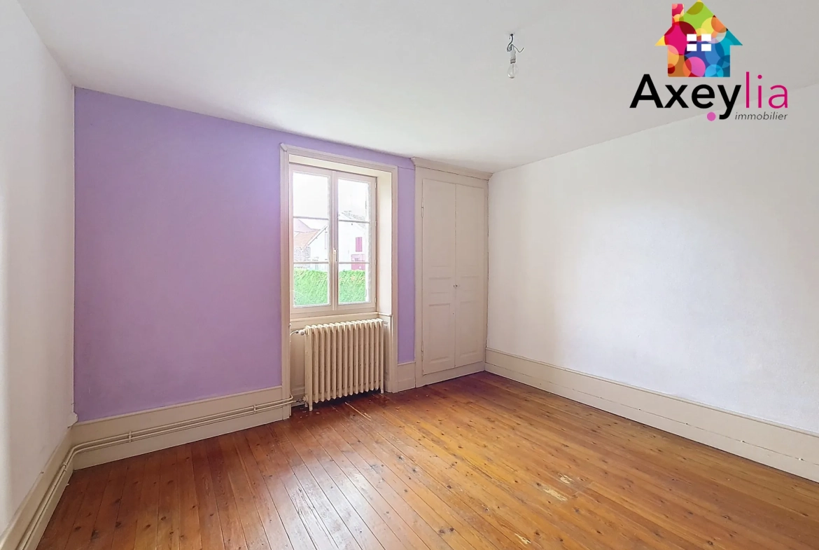 Grande maison familiale avec appartement et terrain à Saint Christophe-en-Brionnais 