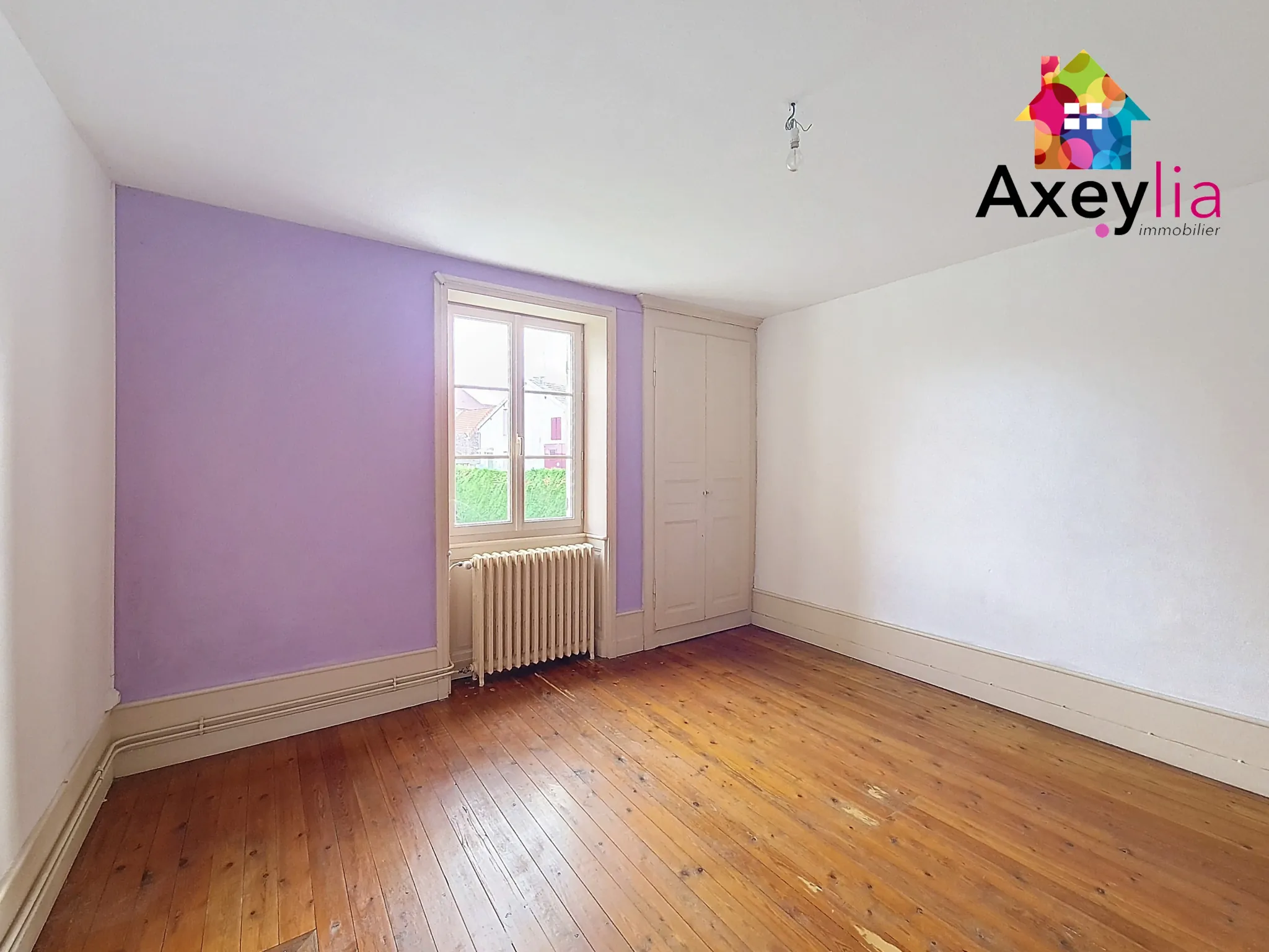 Grande maison familiale avec appartement et terrain à Saint Christophe-en-Brionnais 