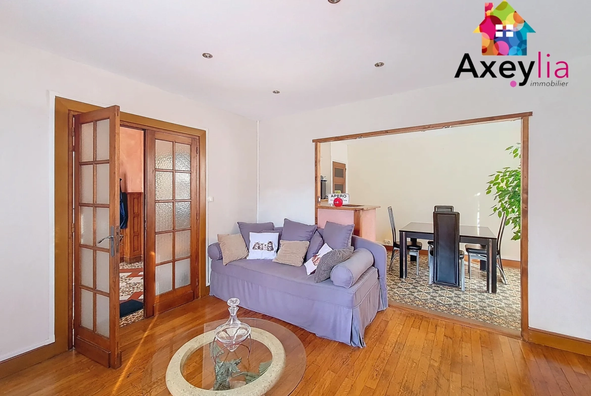 Grande maison familiale avec appartement et terrain à Saint Christophe-en-Brionnais 