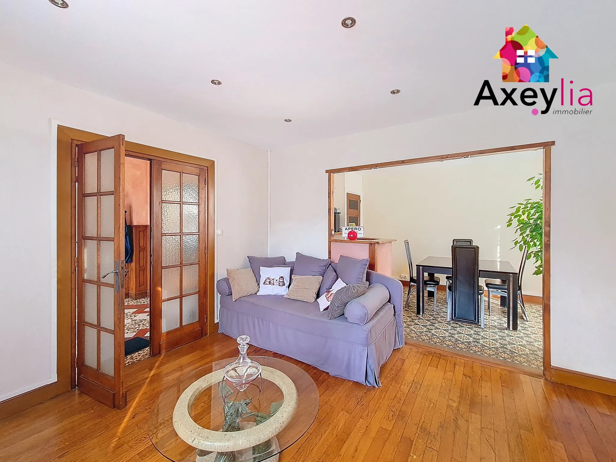 Grande maison familiale avec appartement et terrain à Saint Christophe-en-Brionnais 
