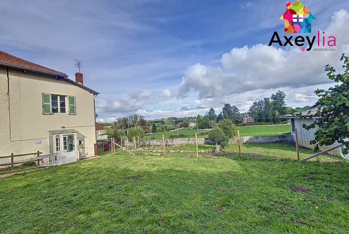 Grande maison familiale avec appartement et terrain à Saint Christophe-en-Brionnais 