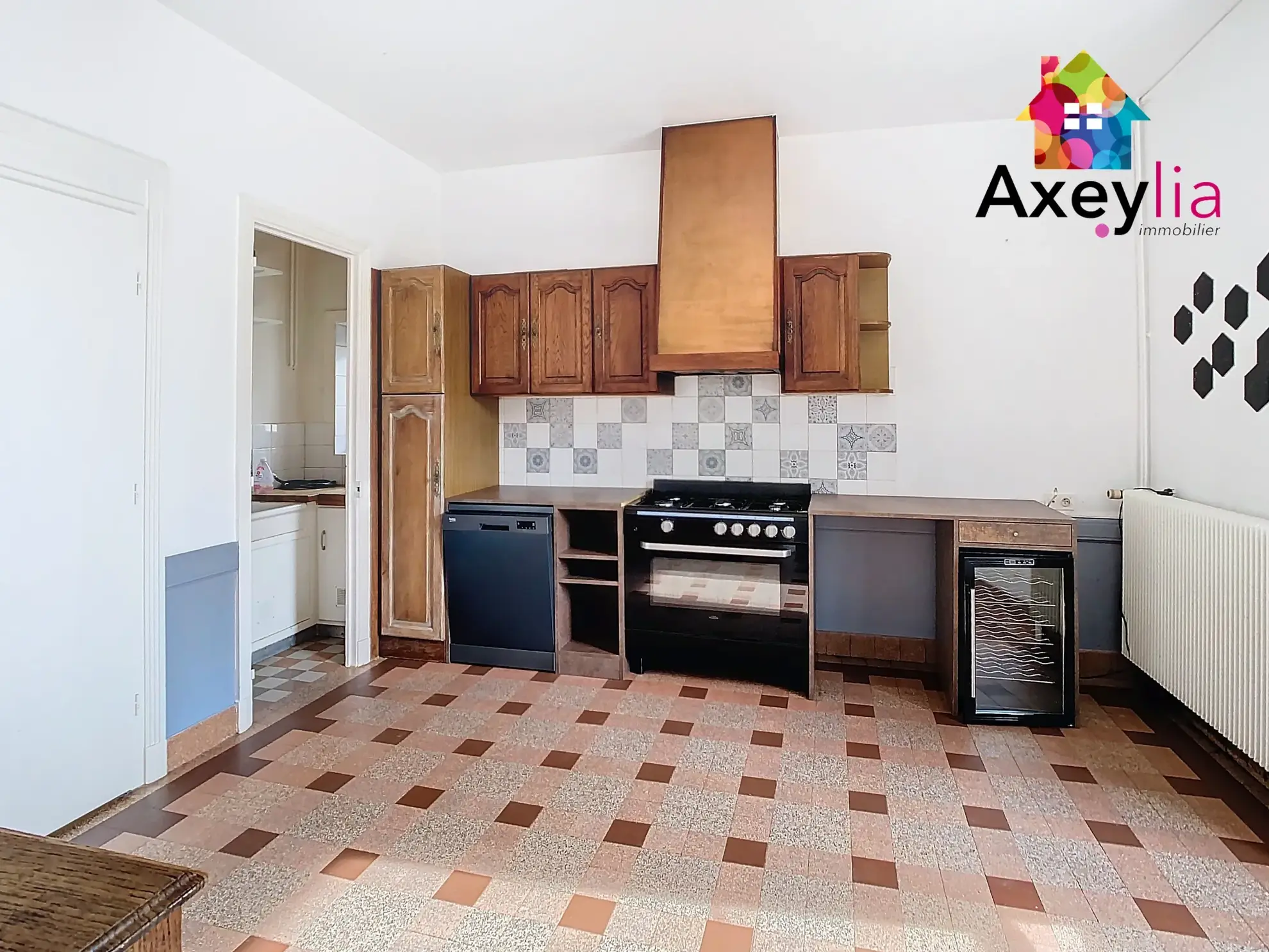 Maison ancienne rénovée avec appartement indépendant à Renaison, proche commodités 