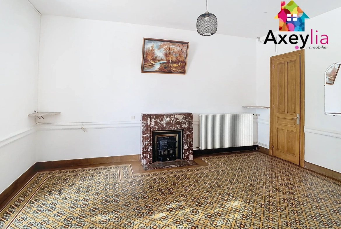 Maison ancienne rénovée avec appartement indépendant à Renaison, proche commodités 