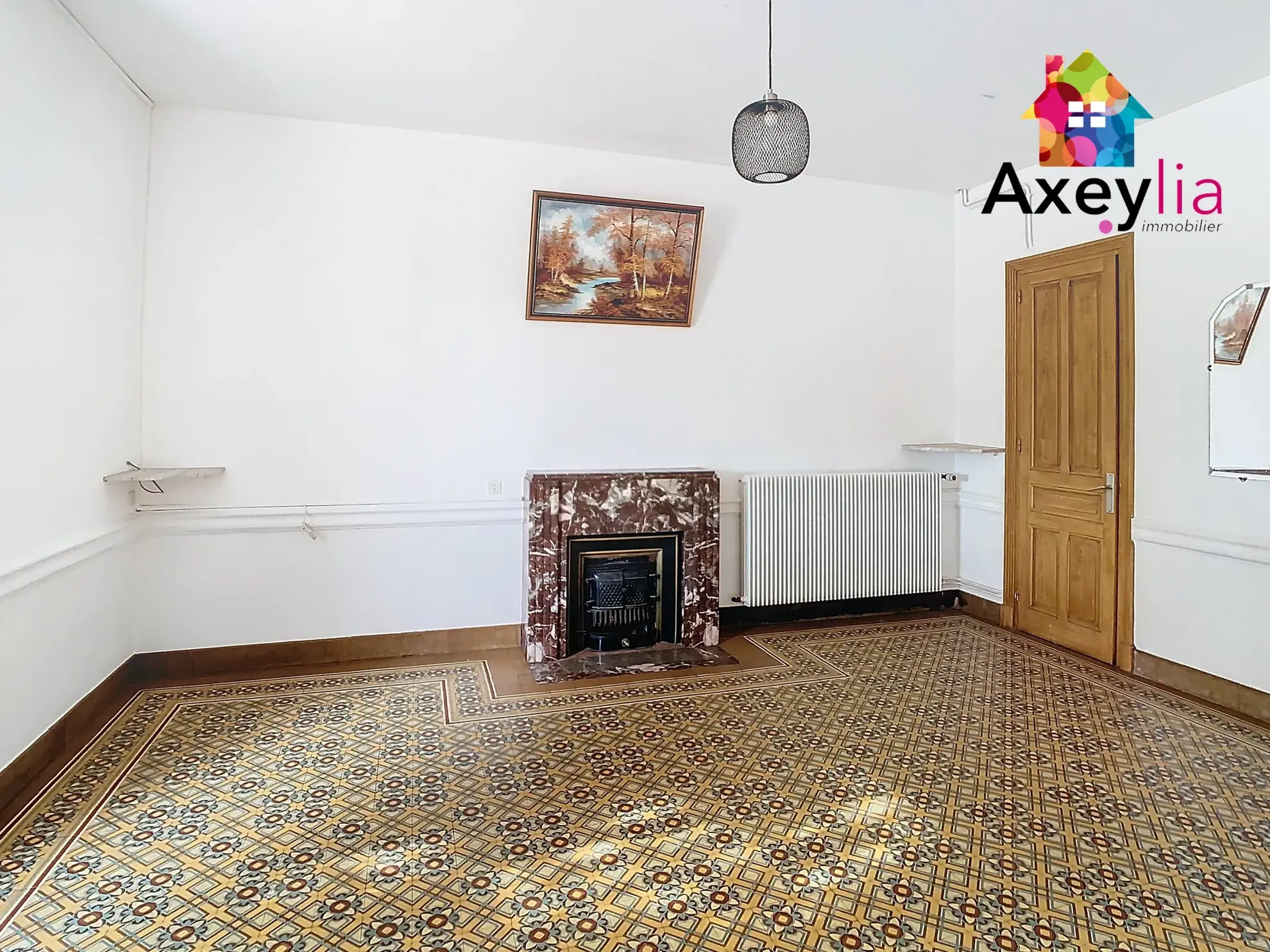 Maison ancienne rénovée avec appartement indépendant à Renaison, proche commodités 