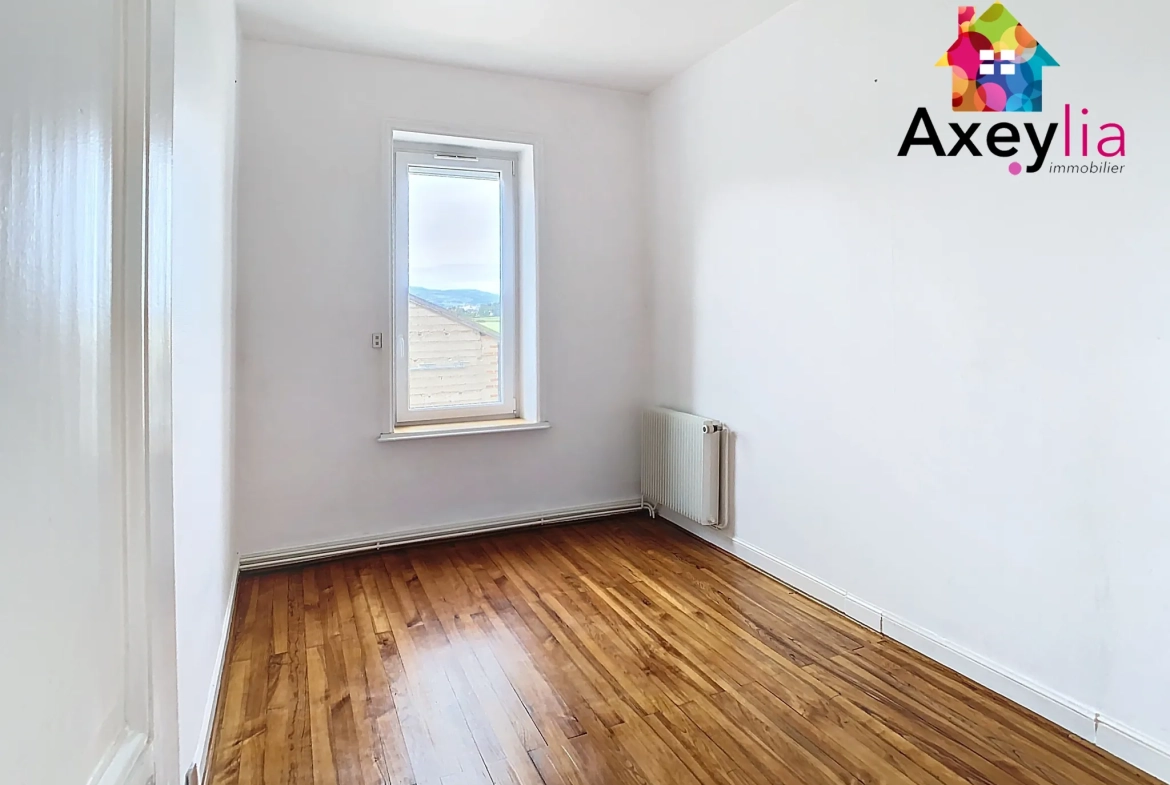 Maison ancienne rénovée avec appartement indépendant à Renaison, proche commodités 