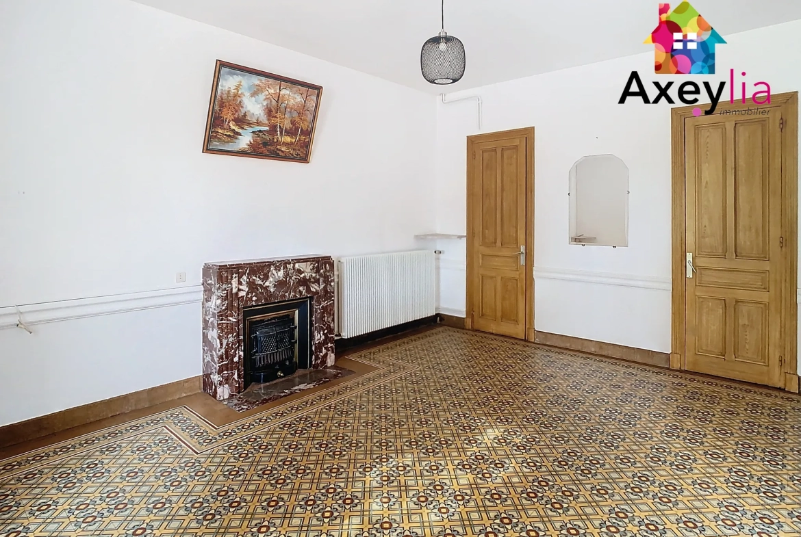 Maison ancienne rénovée avec appartement indépendant à Renaison, proche commodités 