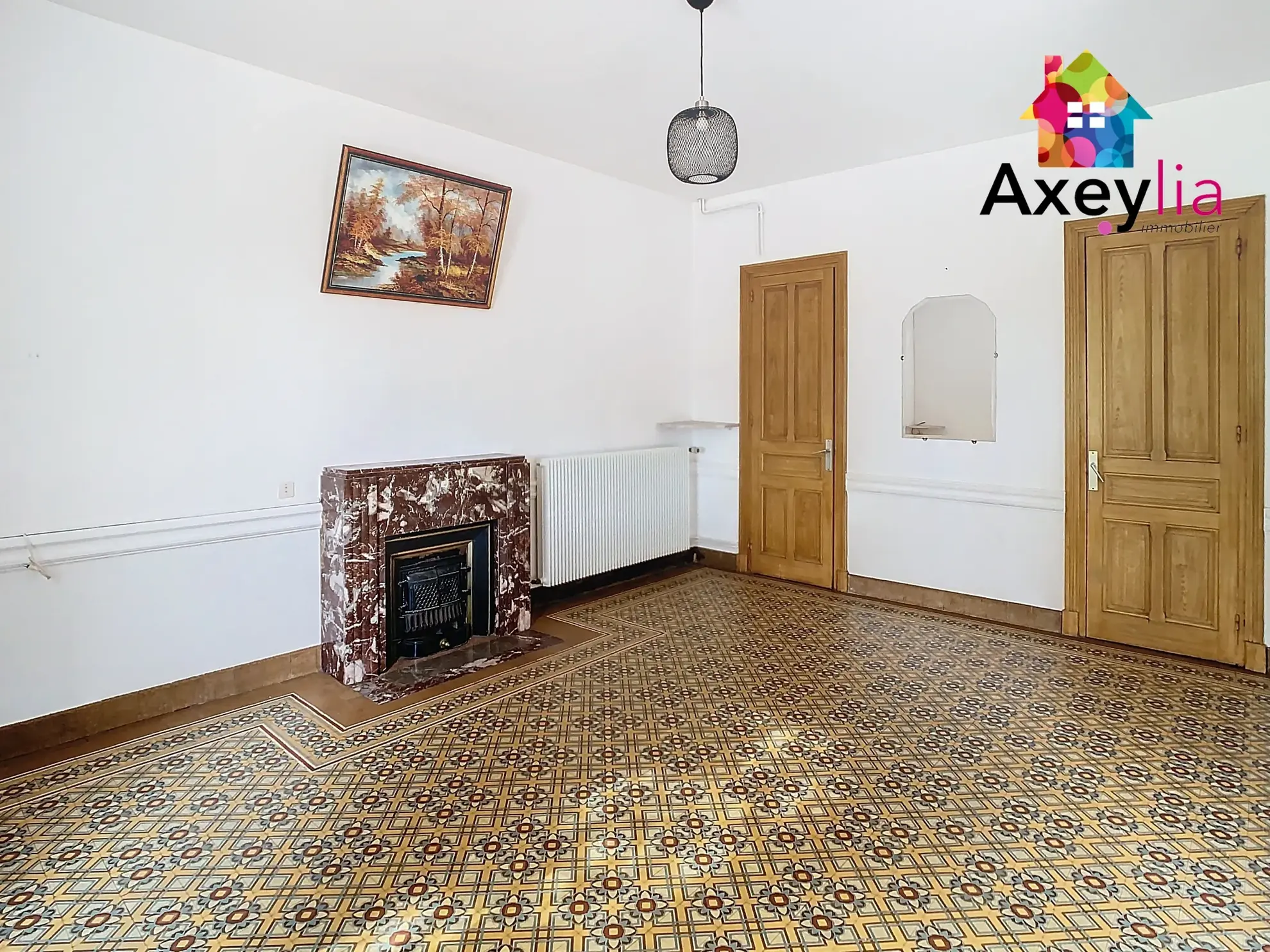 Maison ancienne rénovée avec appartement indépendant à Renaison, proche commodités 