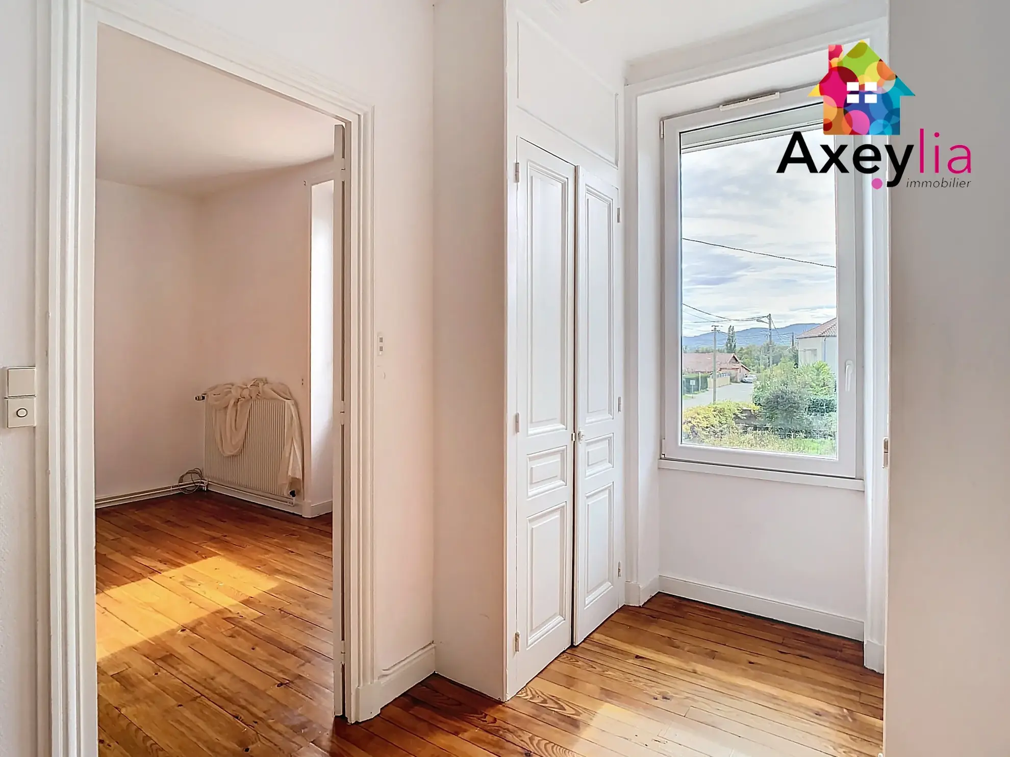 Maison ancienne rénovée avec appartement indépendant à Renaison, proche commodités 