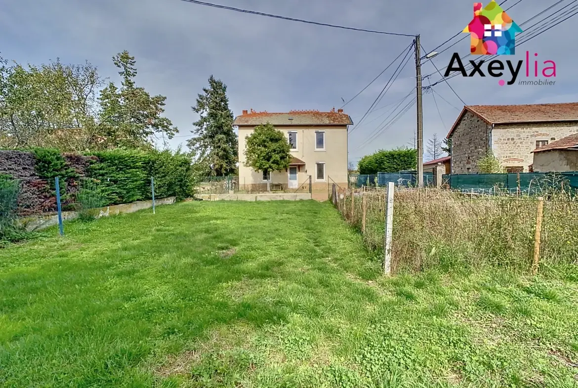 Maison ancienne rénovée avec appartement indépendant à Renaison, proche commodités 