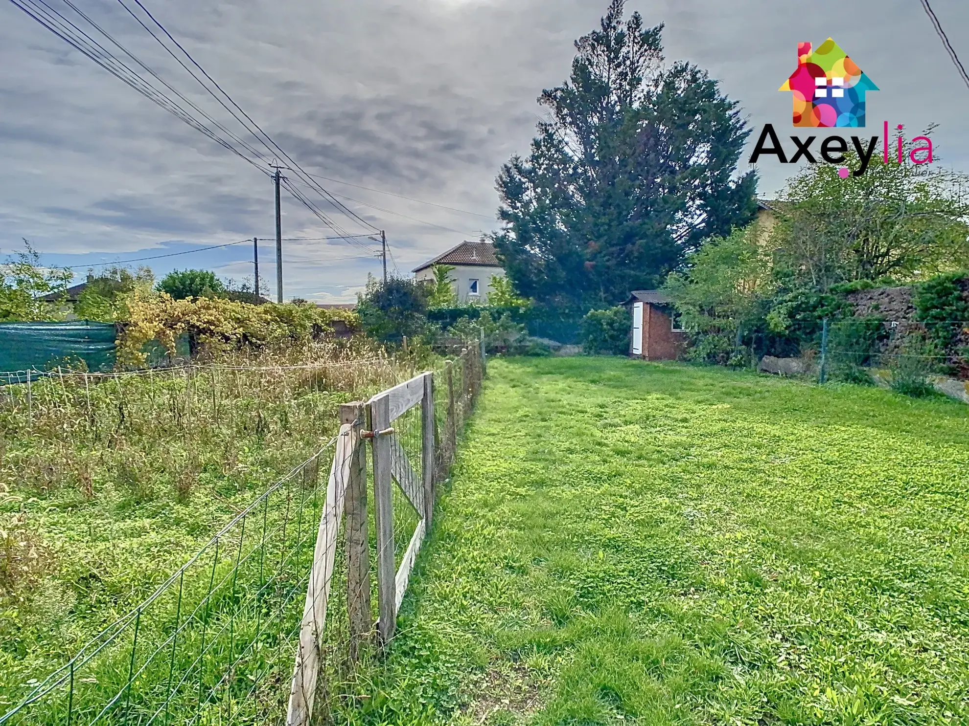 Maison ancienne rénovée avec appartement indépendant à Renaison, proche commodités 