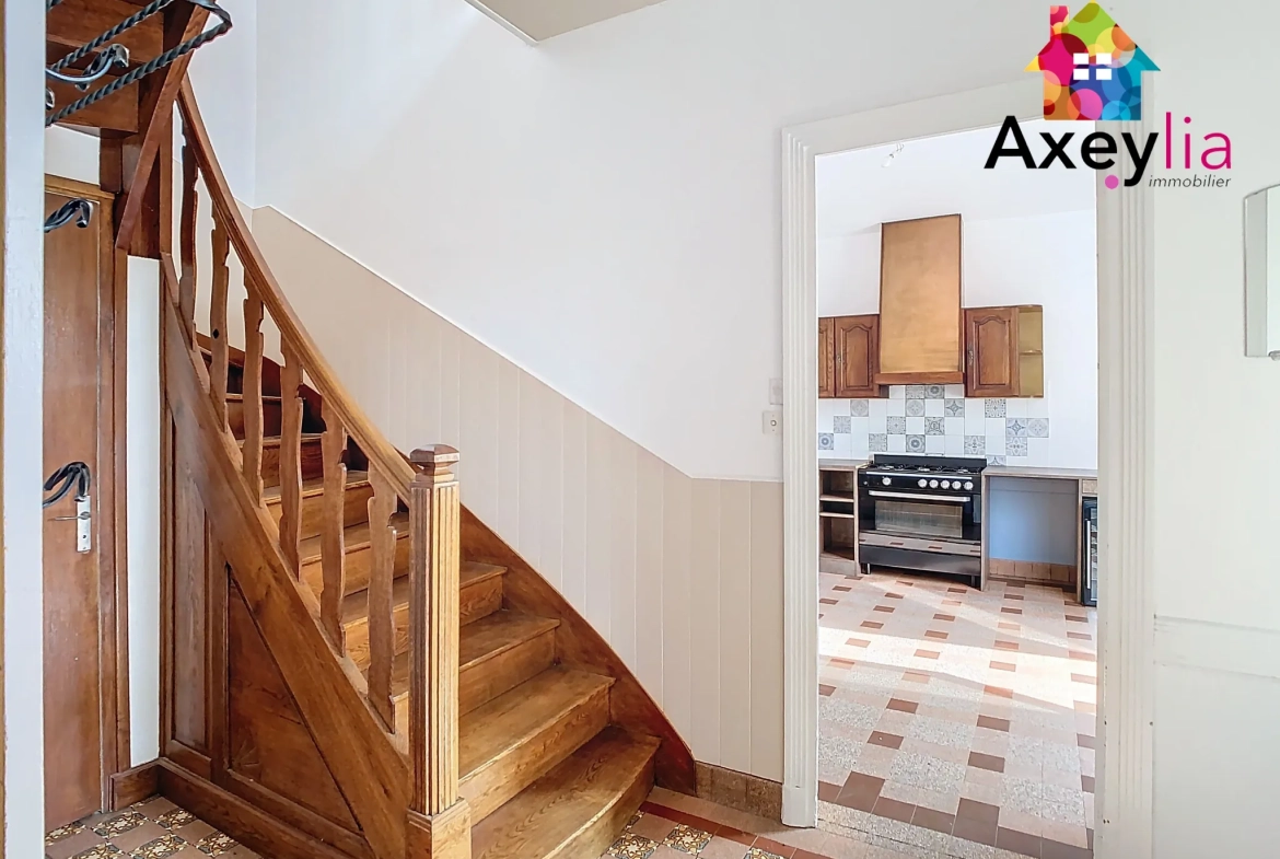 Maison ancienne rénovée avec appartement indépendant à Renaison, proche commodités 