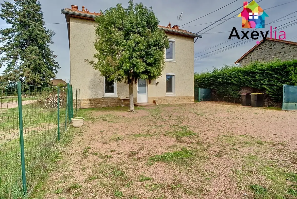 Maison ancienne rénovée avec appartement indépendant à Renaison, proche commodités 