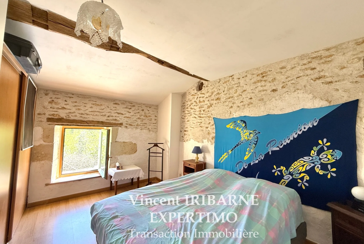 Belle maison charentaise rénovée avec 5 chambres, jardin et garage à La Chapelle des Pots 